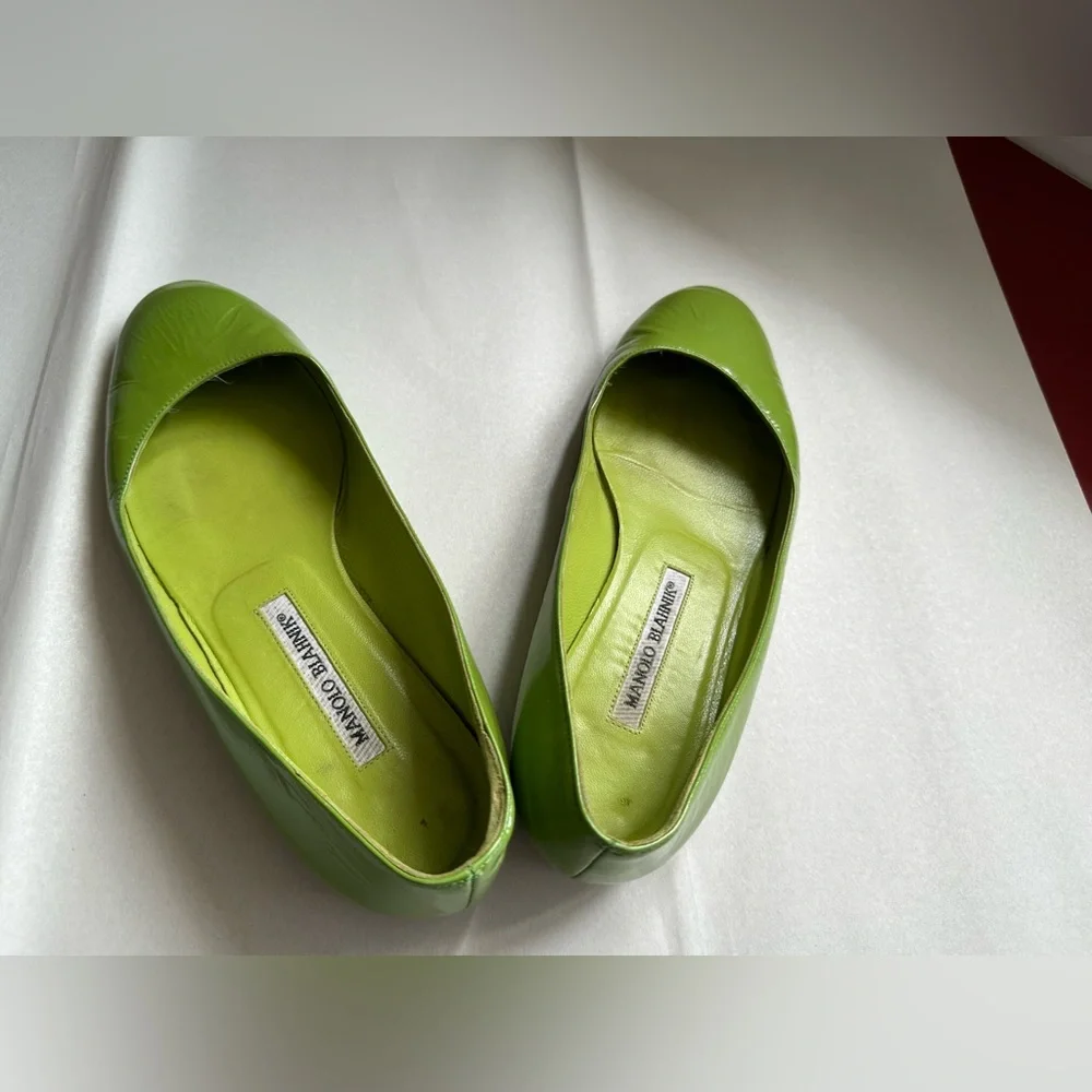 * Pretty Green Manolo Blahnik Flats with Round Toe, Size 37.5 - Super Sweet! - Picture 5 of 7